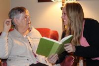Liratoutâge : offrir un moment de lecture aux personnes aînées de l'Estrie